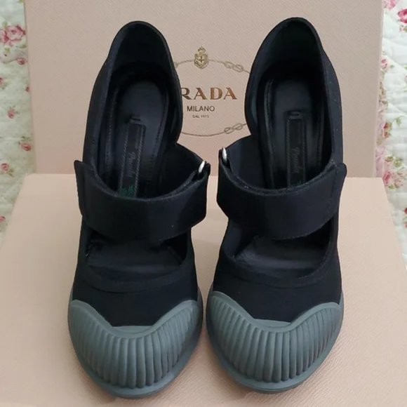 Prada Blue and White Designer Heels - Picture 3 of 12